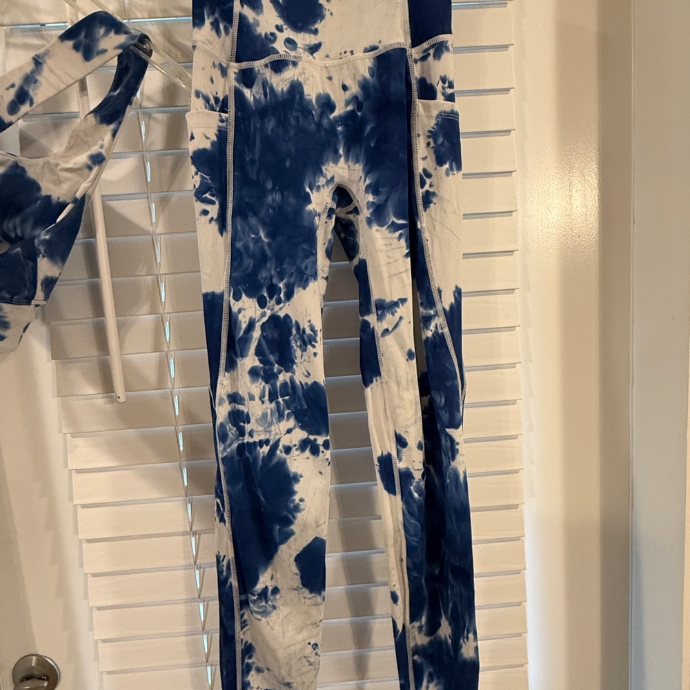1st Phorm Blue and White Tie-Dye Workout Leggings